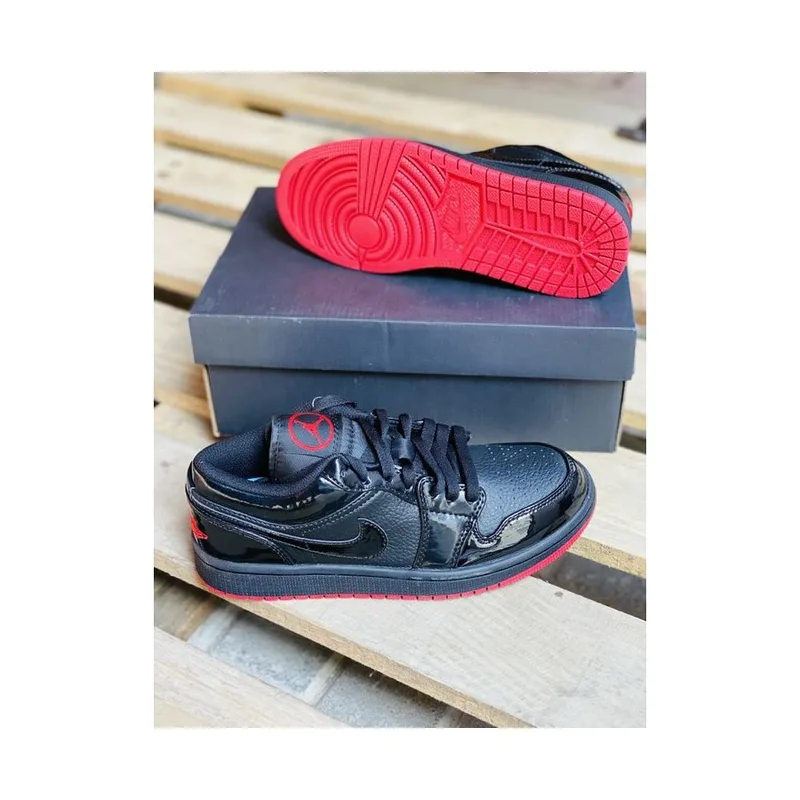Jordan Low Patent Black Sole Red, vista 2
