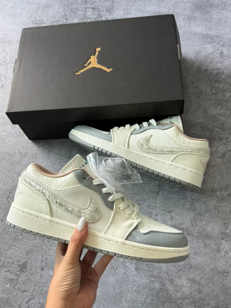 Jordan Low Sail Soft Pearl