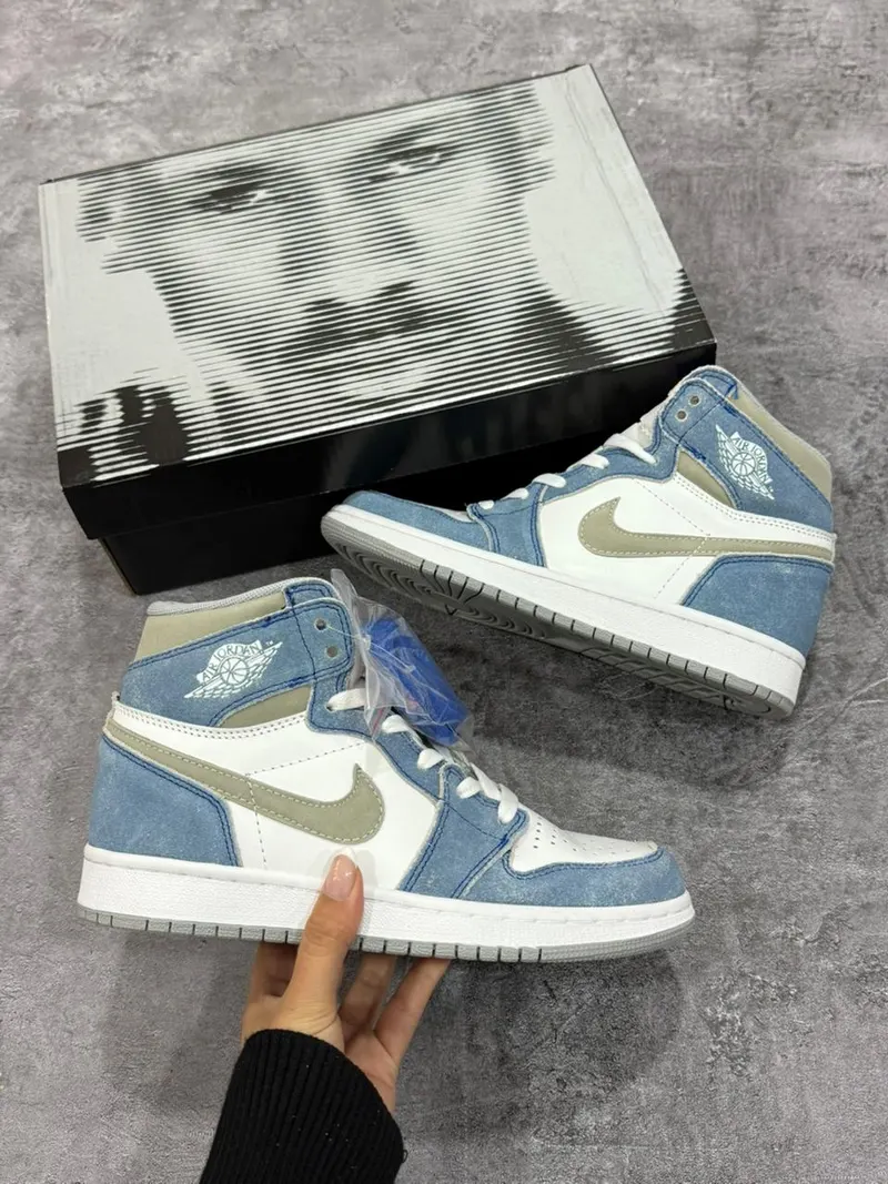 Jordan 1 High OG Hyper Royal