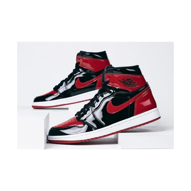 Jordan Retro 1 Mid SE Patent Bred Toe, vista 3