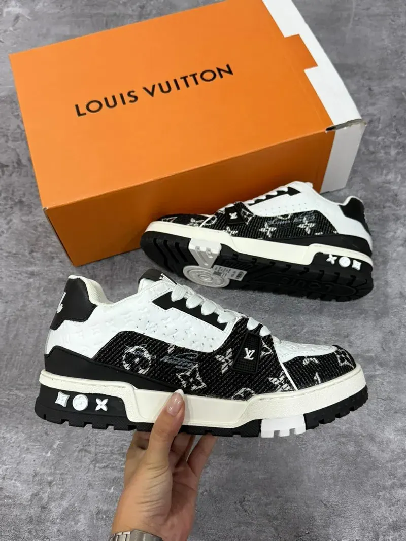 Louis Vuitton Logo suede, vista 1