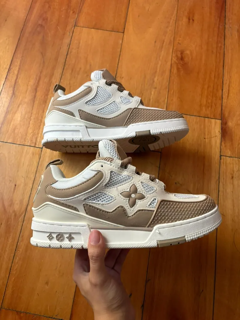 Louis Vuitton Skate Nude Brown, vista 1