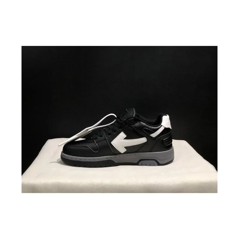 Off White Black and White, vista 1