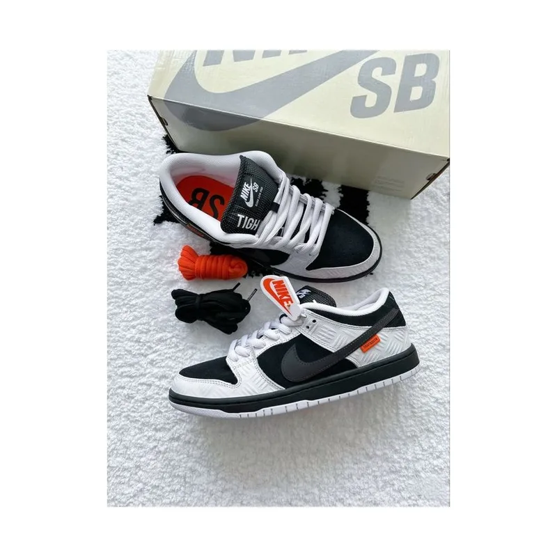 SB Dunk Low x Tightbooth, vista 3