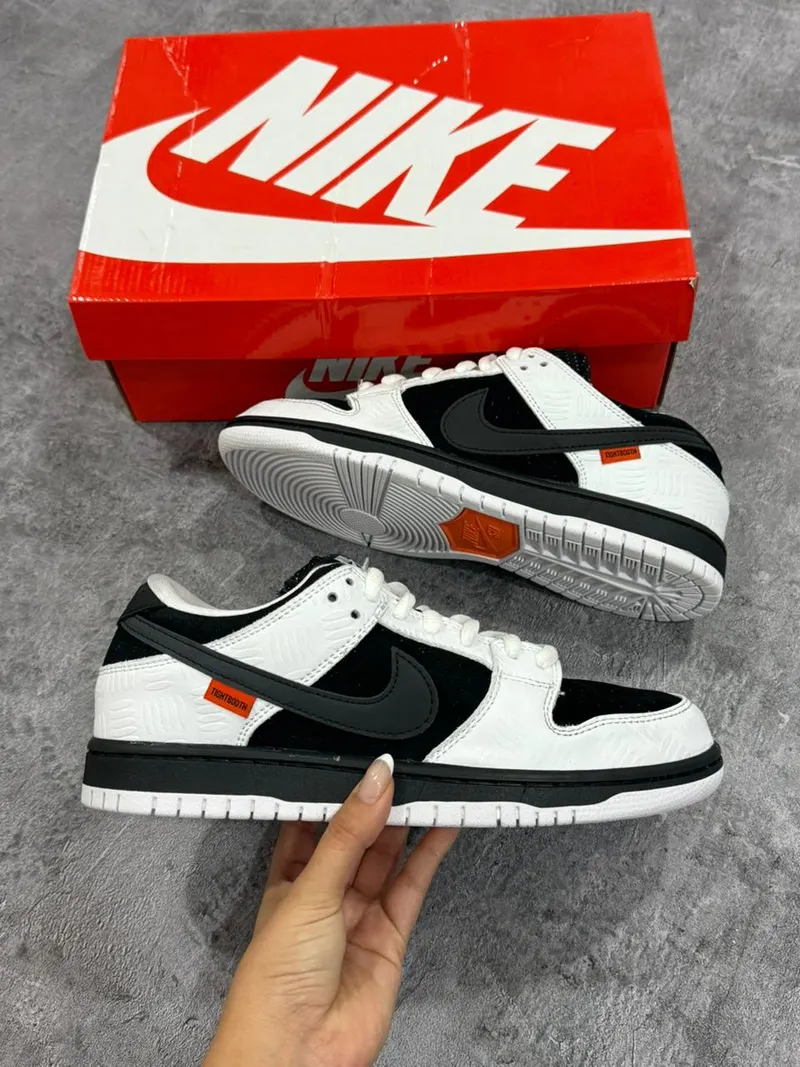 SB Dunk Low x Tightbooth