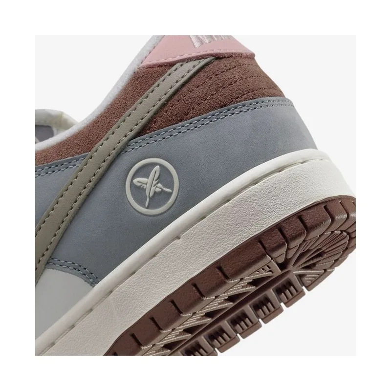 Sb Dunk Low x Yuto Horigome Wolf Grey, vista 2